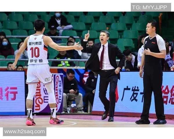 广州篮球队防守分析:优缺点及未来改进方向探讨 广州篮球队防守分析:优缺点及未来改进方向探讨